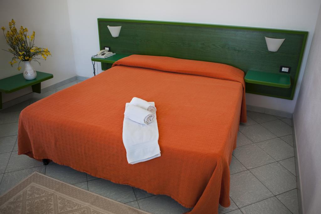 Hotel Piccada Palau Room photo